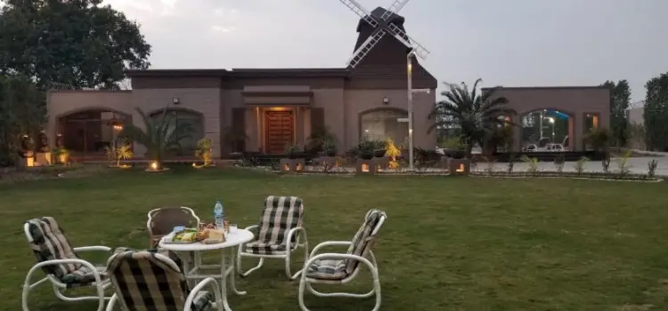 Windmills-farmhouse-and-resort