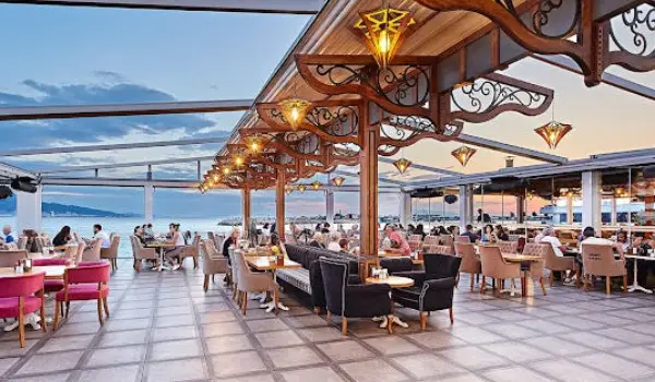 Deniz Restaurant and Café