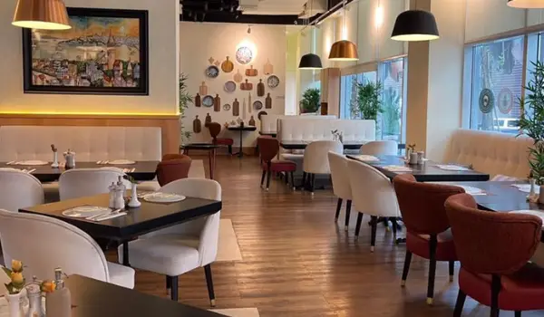 Lamoroso Restaurant & Cafe
